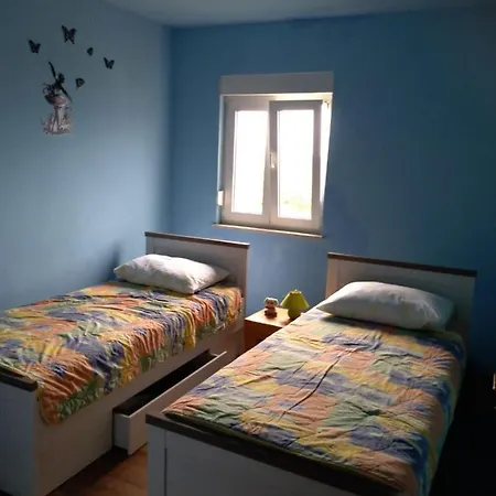 Midnight Apartment *
